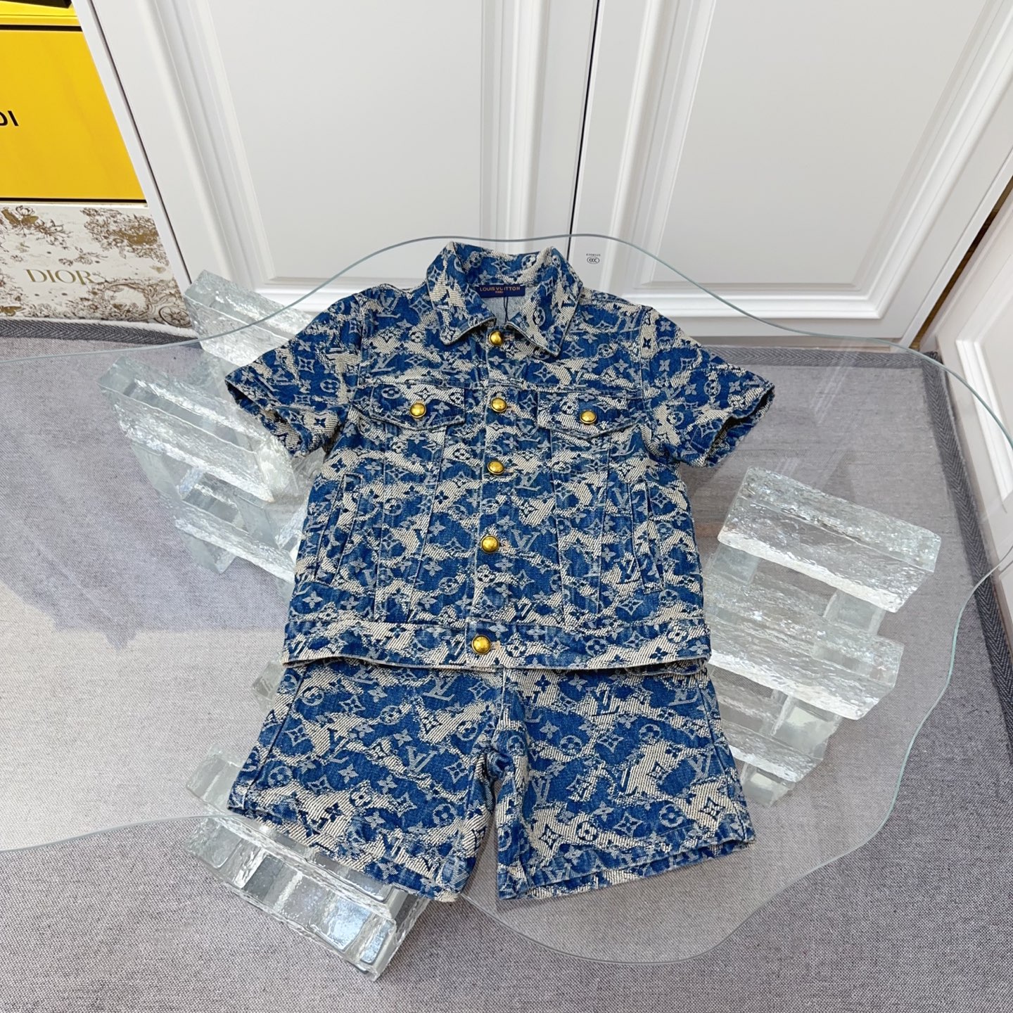 Tallas: 100-150cm Alta calidad @ 258 yuanes sin descuento LOUIS VUITTON Conjunto de mezclilla nuevo para niños, colecci…