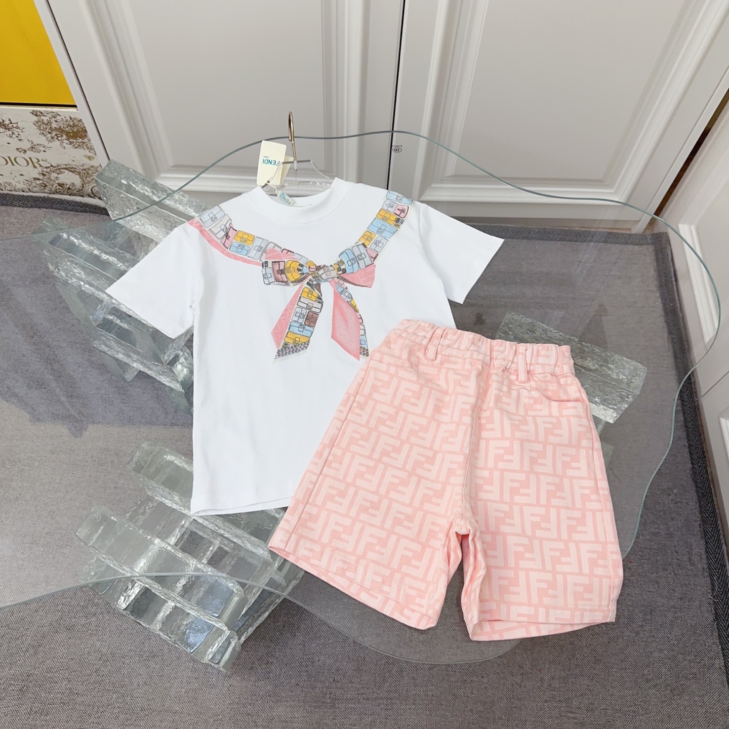 Tallas: 100-150 @178 el conjunto, camiseta individual @79 FENDI 芬迪 2026 colección de primavera temprana para …
