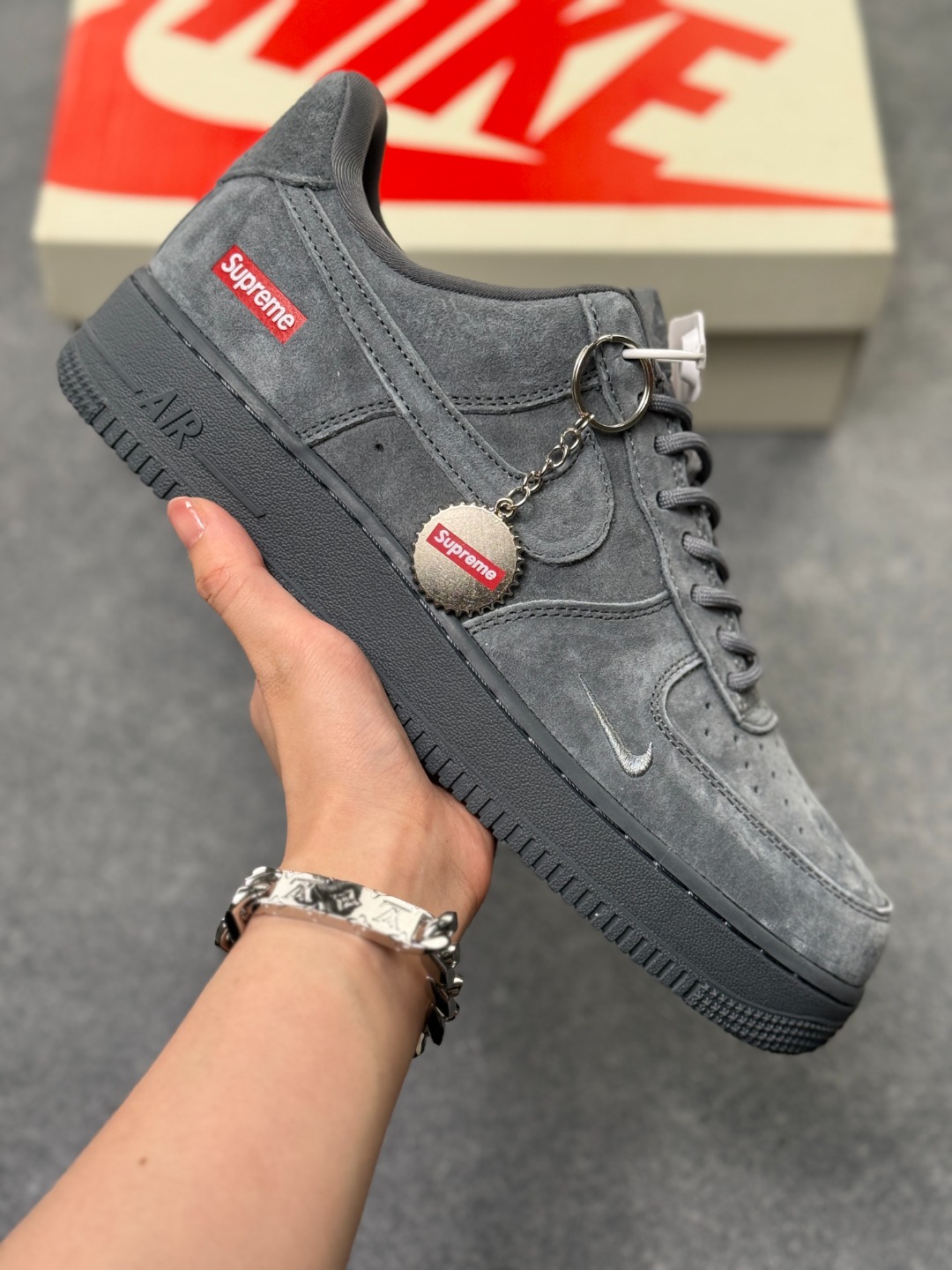 海外爆款限量发售!公司级Nike Air Force 1 '07 Low “Supreme联名——全猪八”空军一号 高端定制 低帮 运动鞋 休闲鞋 折边针车 工艺难度大 原楦头原纸板 原装鞋盒 定制五金配件 内置全掌气垫 原厂鞋底 货号:DF0188-115