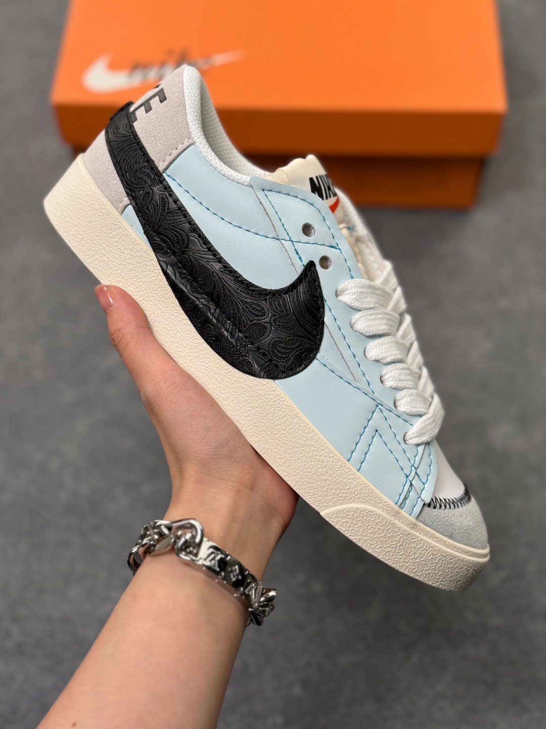 💰155
#Nk Blazer Low’77 Jumbo 开拓者大勾低帮休闲百搭板鞋 DQ1470-135 尺码:36 36.5 37.5 38 38.5 39 40 40.5 41 42 42.5 43 44 45
编码#A33YT18A00