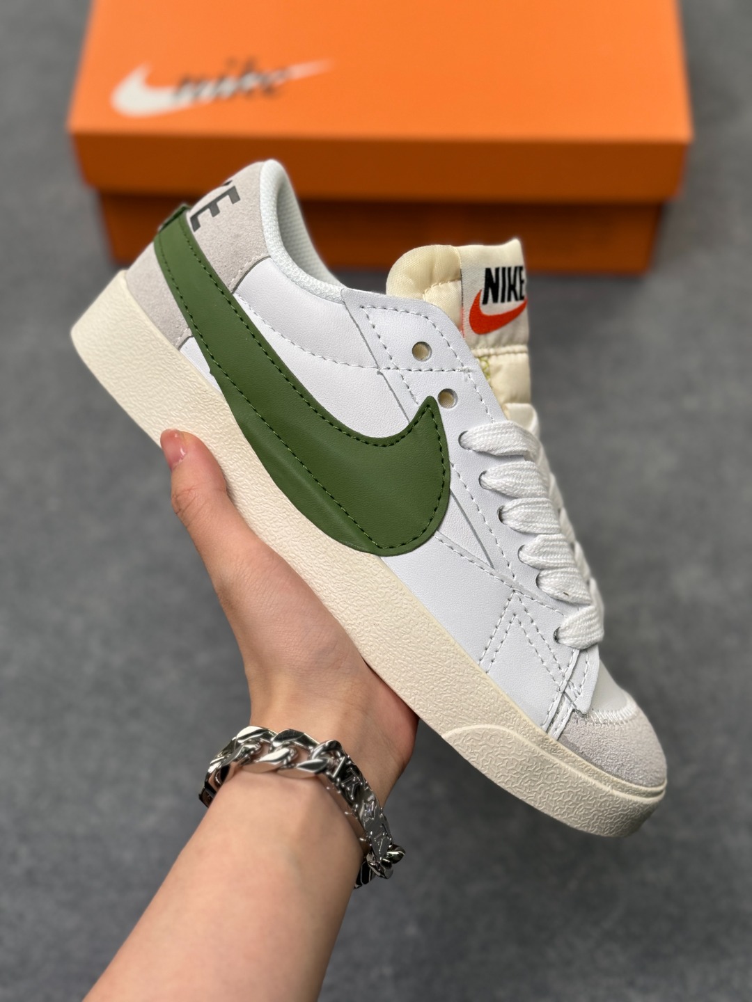 💰155
#Nk Blazer Low’77 Jumbo 开拓者大勾低帮休闲百搭板鞋 DQ1470-135 尺码:36 36.5 37.5 38 38.5 39 40 40.5 41 42 42.5 43 44 45