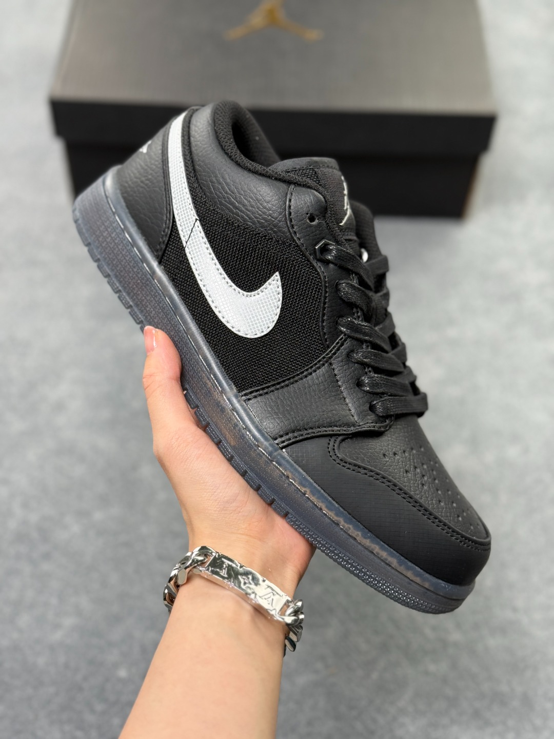 💰105
Jordan Air Jordan 1 Low 黑色

货号：HV5968-001
尺码：36 36.5 37 38.5 39 40 40.5 41 42 42.5 43 44 44.5 45 46