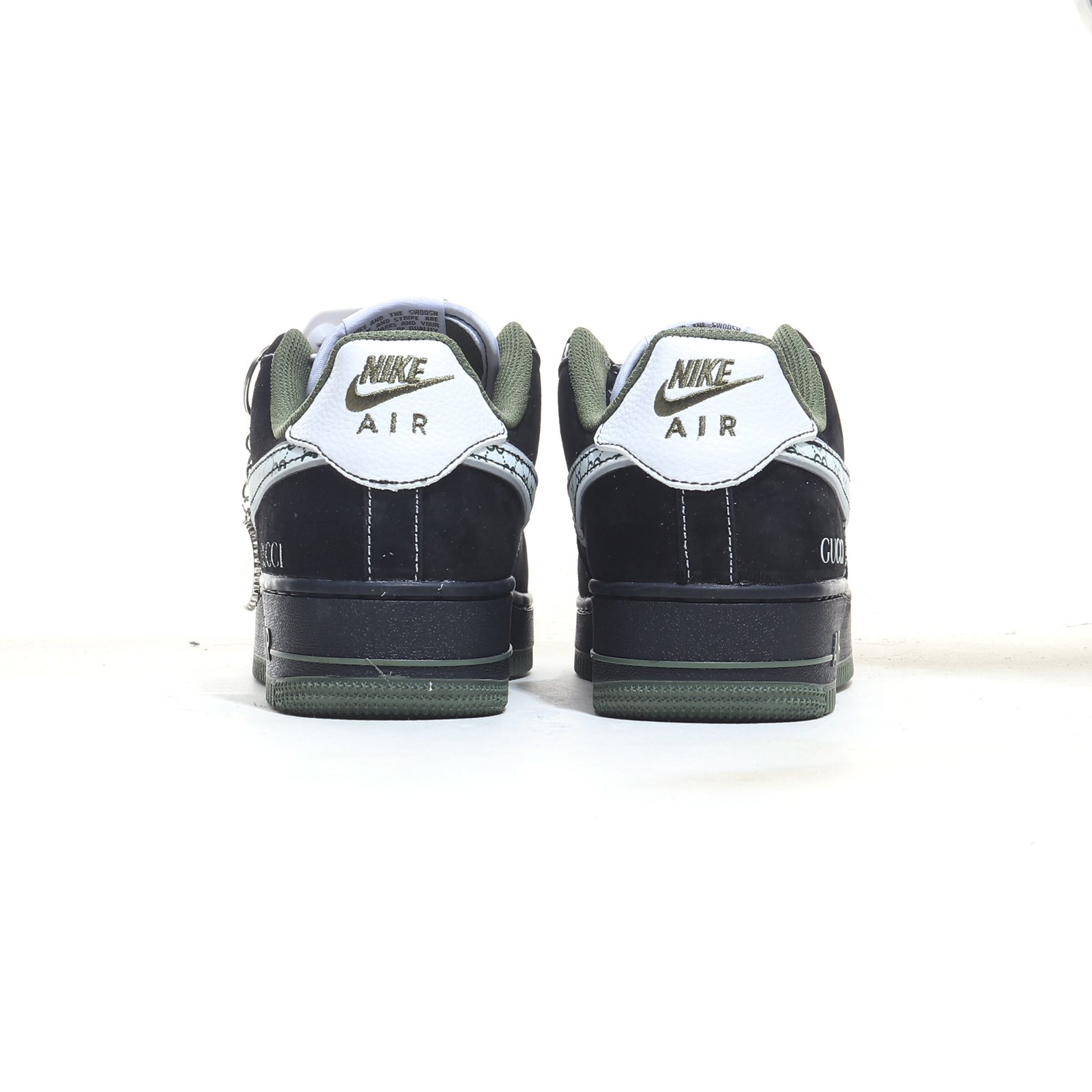 💰270
Nike Air Force 1 Low 07 x GUCCI 黑白绿小勾满天星
官方货号：BB9577 113XK
Size：36 36.5 37.5 38 38.5 39 40 40.5 41 42 42.5 43 44 44.5 45