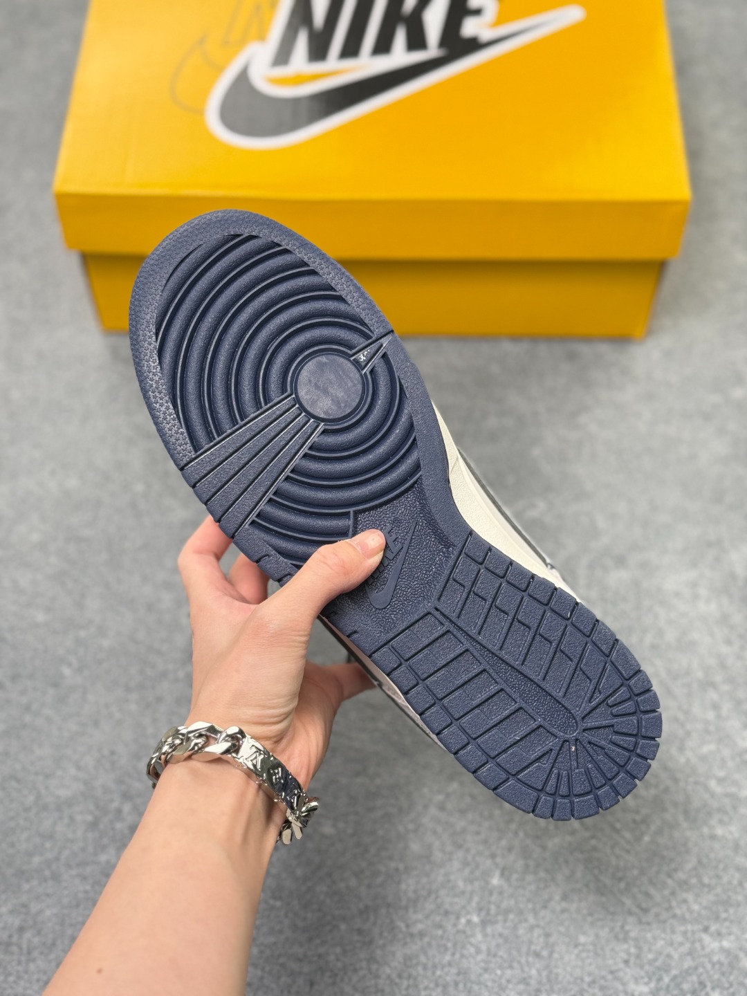 💰240
Nike SB Dunk Low x Louis Vuitton 灰白
纯原大厂出品 极力推荐👏
官方货号：DN3168 005XK
尺码：36 36.5 37.5 38 38.5 39 40 40.5 41 42 42.5 43 44 44.5 45