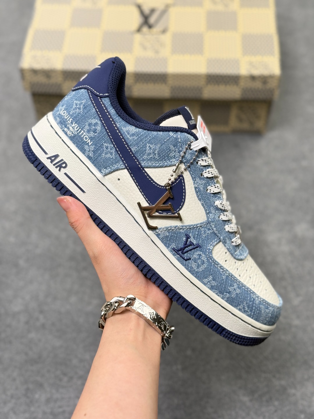 Nike Air Force 1 Low 07 x Louis Vuitton 蓝白牛仔满天星 官方货号:NH0601 578XK