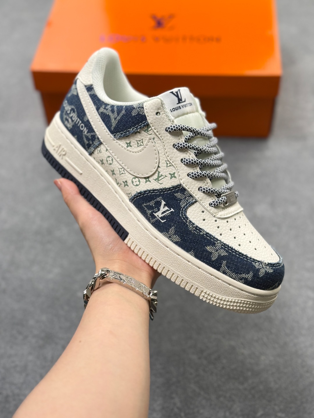 Nike Air Force 1 Low 07 x Louis Vuitton 白蓝满天星 原楦头原纸板 打造纯正低帮空军版型 专注外贸渠道 全掌内置蜂窝气垫 原盒配件 原厂中底钢印、拉帮完美 官方货号:YX5066 318