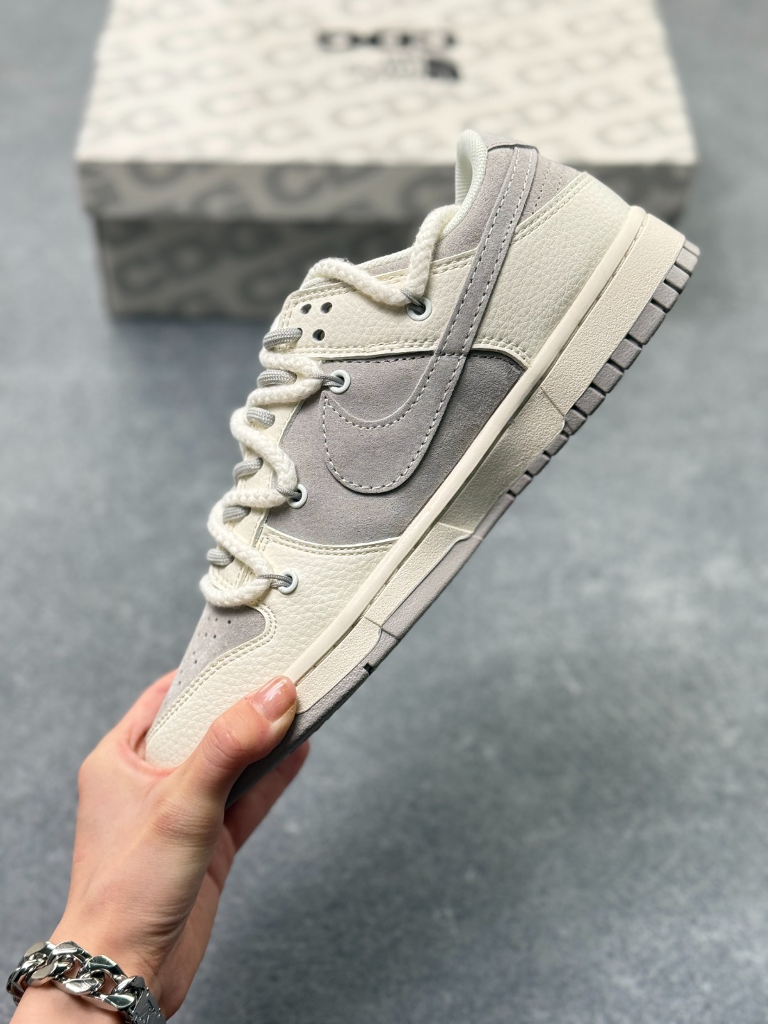 Nike SB Dunk Low x The North Face x CDG 白灰小钩绑带 原装头层材料 独家版型蒸餾加工 帶來的是更的视觉和脚感体验 皮料切割干净无任何毛边 细节完美 官方货号:YX5066 261XK