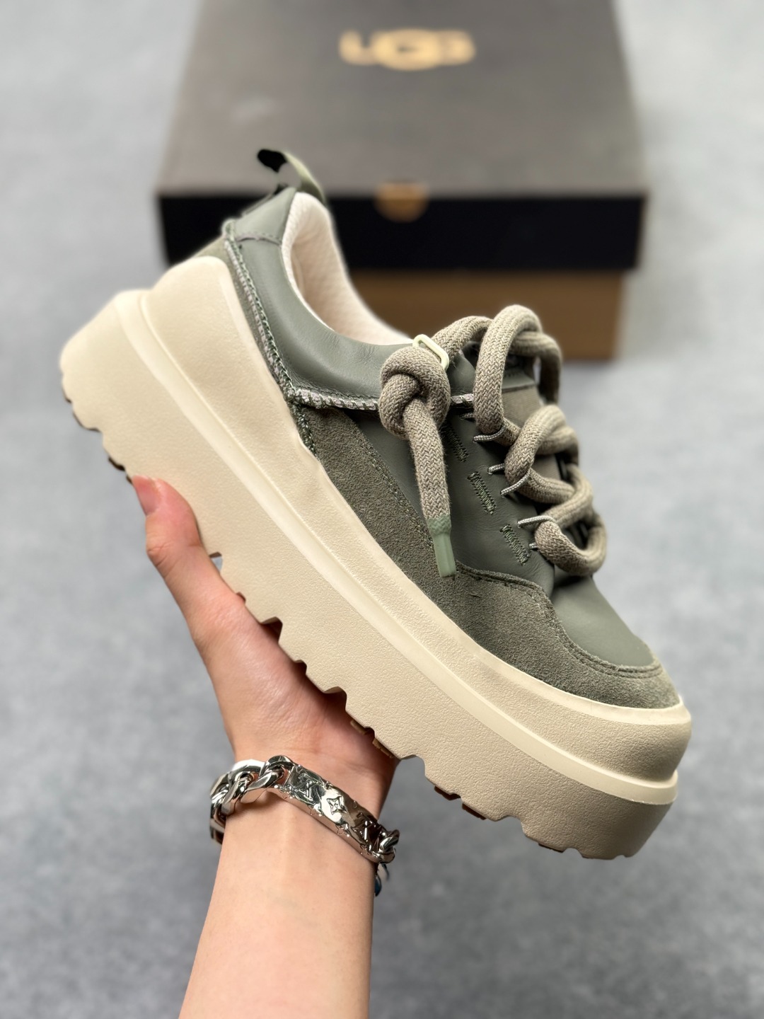 【男码+20】 公司级! UGG HERITAGE 时尚潮流 防滑 低帮 休闲鞋 高弹Modern中底 外置防滑大底 采用TPU模压定型翻毛皮鞋面材质 植入式里衬 包头式EVA轻翼科技 具有外底防滑耐磨性和良好的弹性 货号:1170910