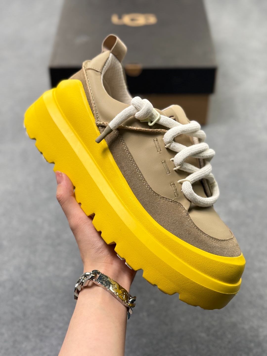 【男码+20】 公司级! UGG HERITAGE 时尚潮流 防滑 低帮 休闲鞋 高弹Modern中底 外置防滑大底 采用TPU模压定型翻毛皮鞋面材质 植入式里衬 包头式EVA轻翼科技 具有外底防滑耐磨性和良好的弹性 货号:1170910