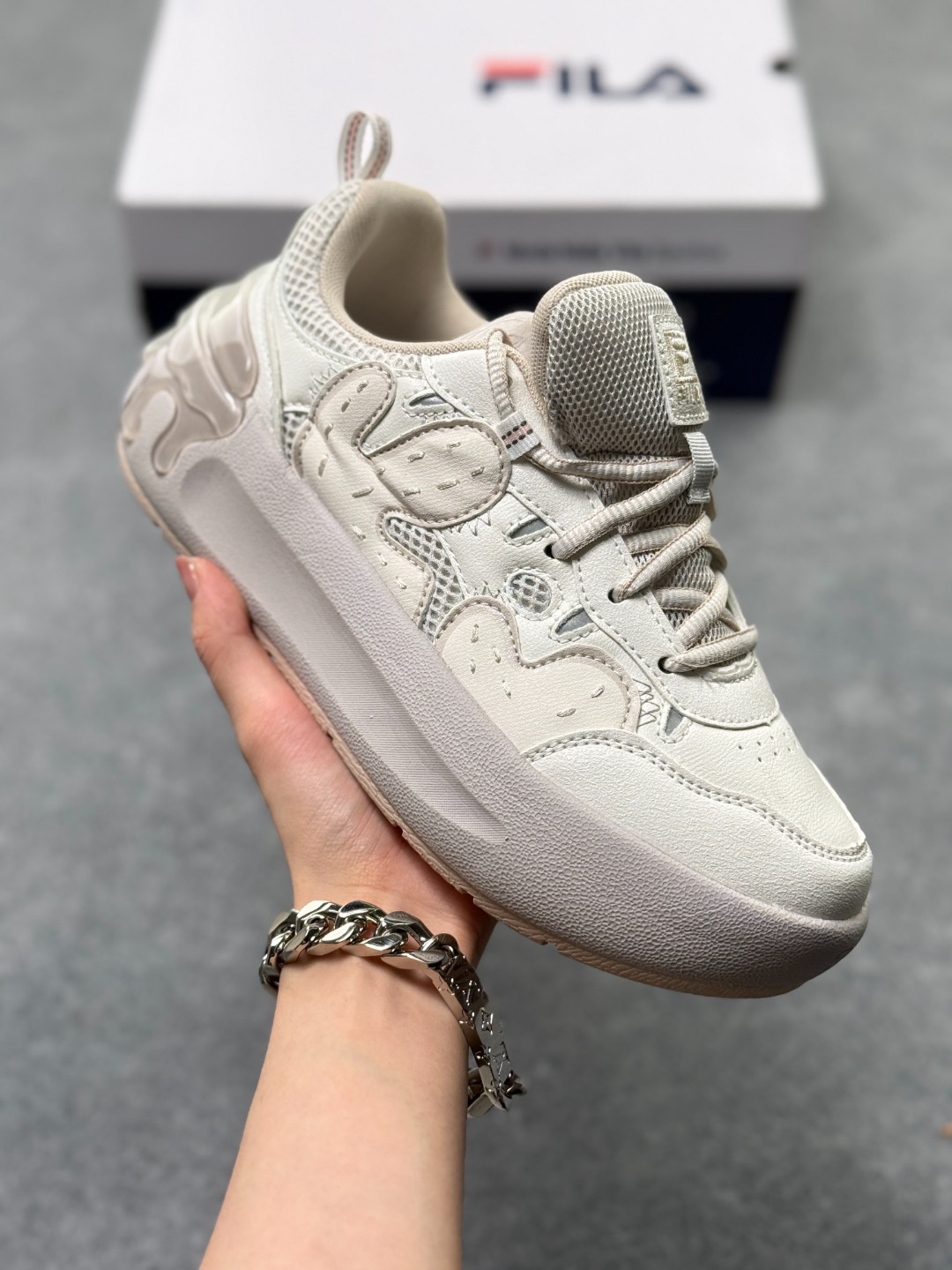 💰160 FILA斐乐 CACTI 仙掌鞋 时尚简约百搭舒适 轻便透气 低帮 板鞋 女款 白灰 货号：F12W531208FBA size：35.5-40