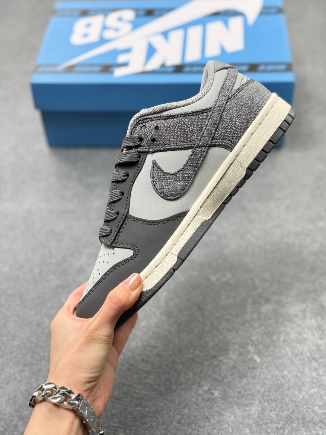 工厂套现🎉 福利 Nike SB Dunk Low x Stussy 黑灰小勾 原装头层材料 独家版型蒸餾加工 帶來的是更的视觉和脚感体验 皮料切割干净无任何毛边 细节完美 官方货号:FX1588 306QF