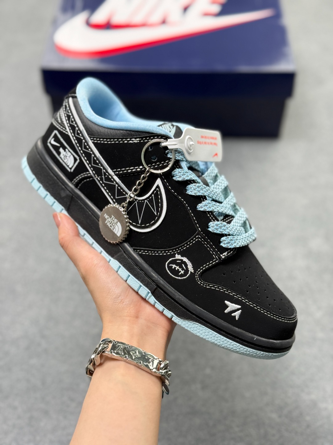 💰240 Nike SB Dunk Low x The North Face 黑蓝满天星 纯原大厂出品 极力推荐👏 官方货号：KK1333 052XK 尺码：36 36.5 37.5 38 38.5 39 40 40.5 41 42 42.5 43 44 44.5 45
