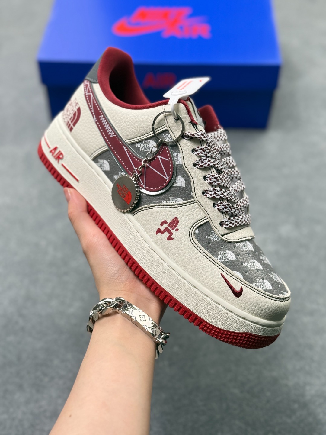 Nike Air Force 1 Low 07 x The North Face 白灰红小勾满天星 官方货号:SY1388 015XK