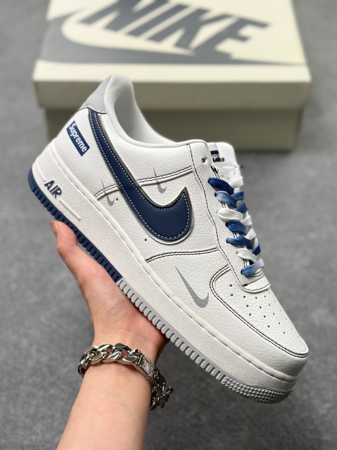 工厂套现🎉 福利 Nike Air Force 1 Low 07 x Supreme 白蓝灰三小钩 原楦头原纸板 打造纯正低帮空军版型 专注外贸渠道 全掌内置蜂窝气垫 原盒配件 原厂中底钢印、拉帮完美 货号:DQ6628-157