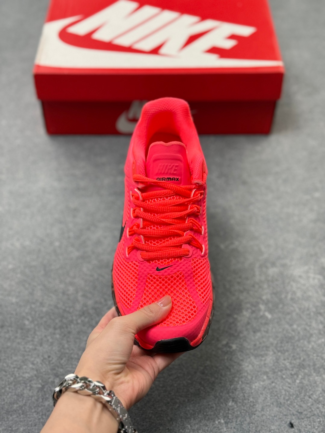 Nk Air Max 2013 耐克复古透气网布气垫跑鞋 #搭配全掌式 Max Air 气垫,为步伐注入充沛活力.半透明中底和外底,为整体造型画龙点睛,打造舒心时尚. 货号:FZ3156-010 (半)