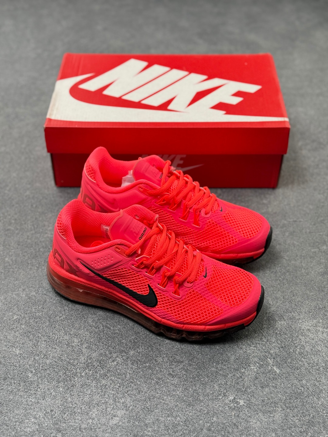 Nk Air Max 2013 耐克复古透气网布气垫跑鞋 #搭配全掌式 Max Air 气垫,为步伐注入充沛活力.半透明中底和外底,为整体造型画龙点睛,打造舒心时尚. 货号:FZ3156-010 (半)