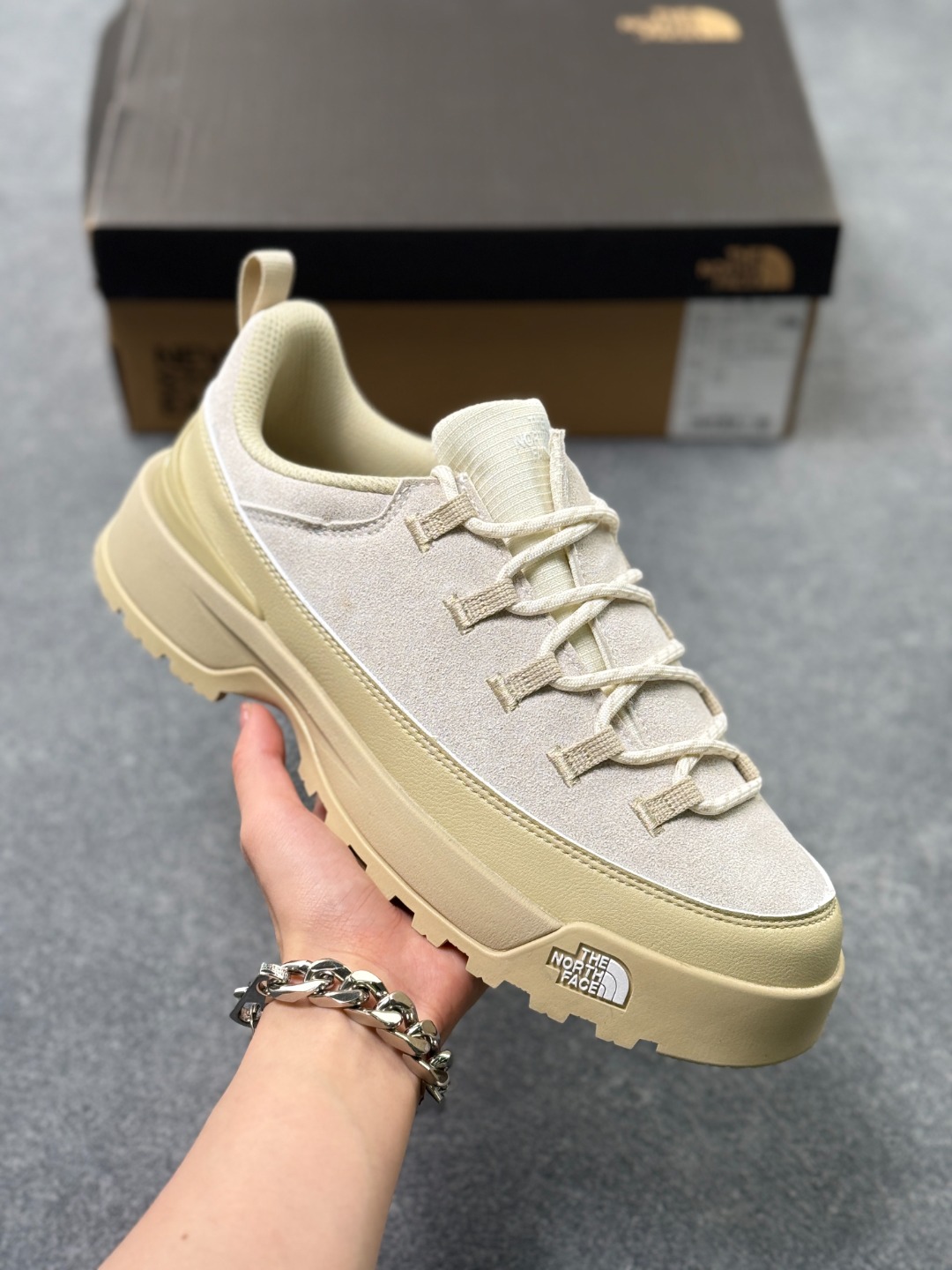 The North Face Glenyffe Urban High 著名户外品牌-格伦斯尼斯城市系列低帮机能户外风徒步登山运动训练鞋 NF0A8A96-C89 男女鞋半码制#原楦型开发纸版# 采用牛巴磨砂革鞋面材质#中底嵌入EVA缓震组合耐磨锯齿耐磨橡胶大底❗ 机能风鞋太酷了!