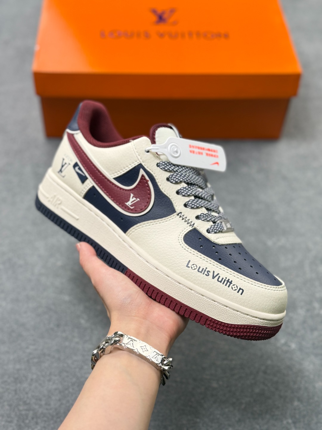 Nike Air Force 1 Low 07 x Louis Vuitton 白蓝红满天星 官方货号:JP8038 069XK