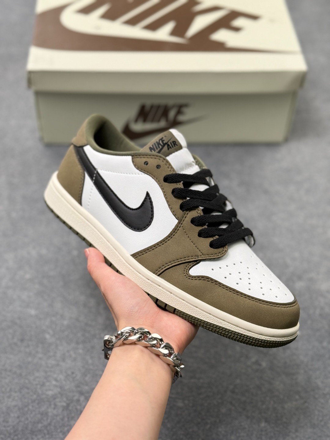 💰110 【M版】
Air Jordan 1 Low 专柜订单
顶级纯原 全头层最高版本 独家提拉式后跟‼️
货号：HQ6998 200XG
尺码：36 36.5 37.5 38 38.5 39 40 40.5 41 42 42.5 43 44 45 46 47.5