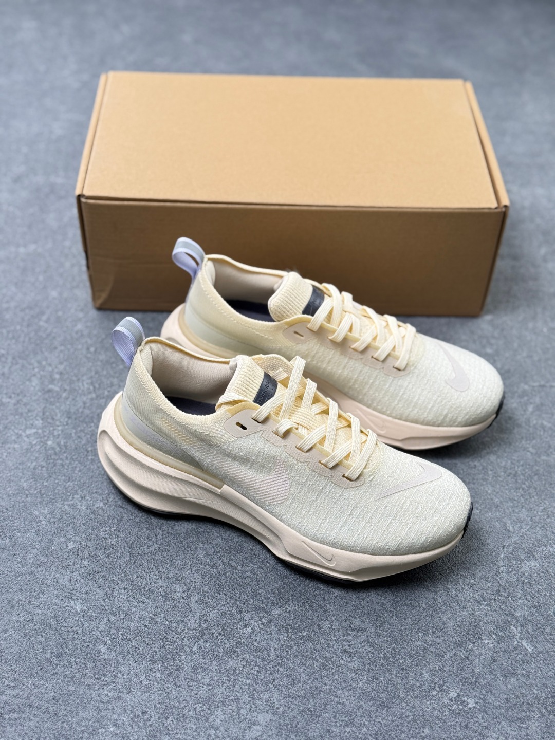 工厂套现🎉 福利特价💰120
NK Zoomx Invincible Run FK3 透气缓震跑步鞋   内置Zoom气垫 回弹效果非常直接 
货号:DR2660-001
编码:36-45