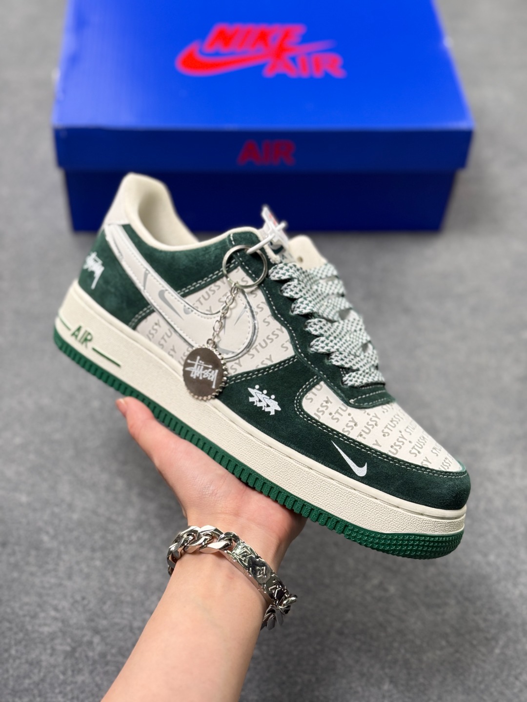 💰220
Nike Air Force 1 Low 07 x Stussy 绿白小勾满天星
官方货号：SY1388 023
Size：36 36.5 37.5 38 38.5 39 40 40.5 41 42 42.5 43 44 44.5 45 x3