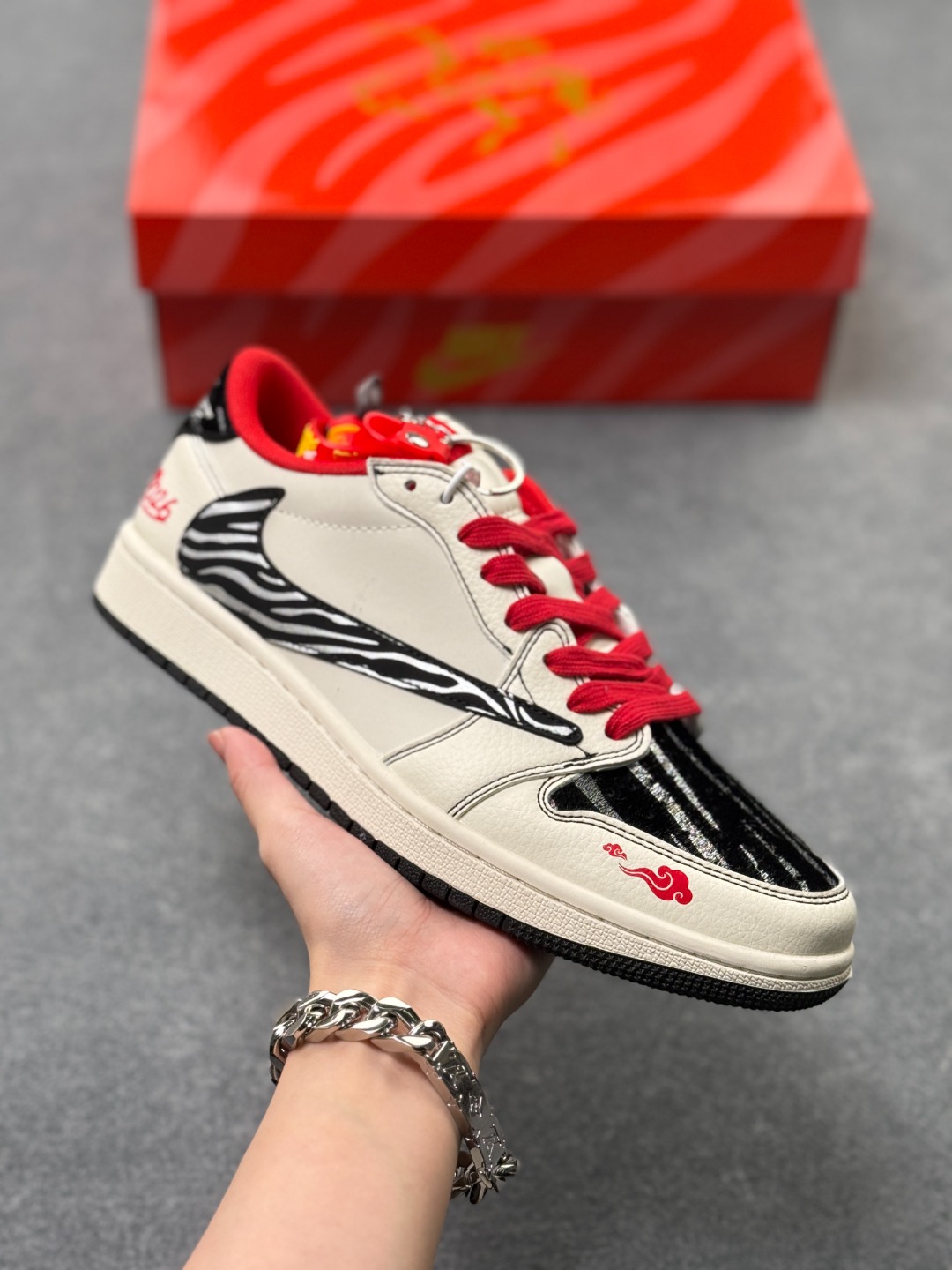 _d-Q9ssnRW4BROXHLMde4NR7dcy2DWyboiiN0pGA