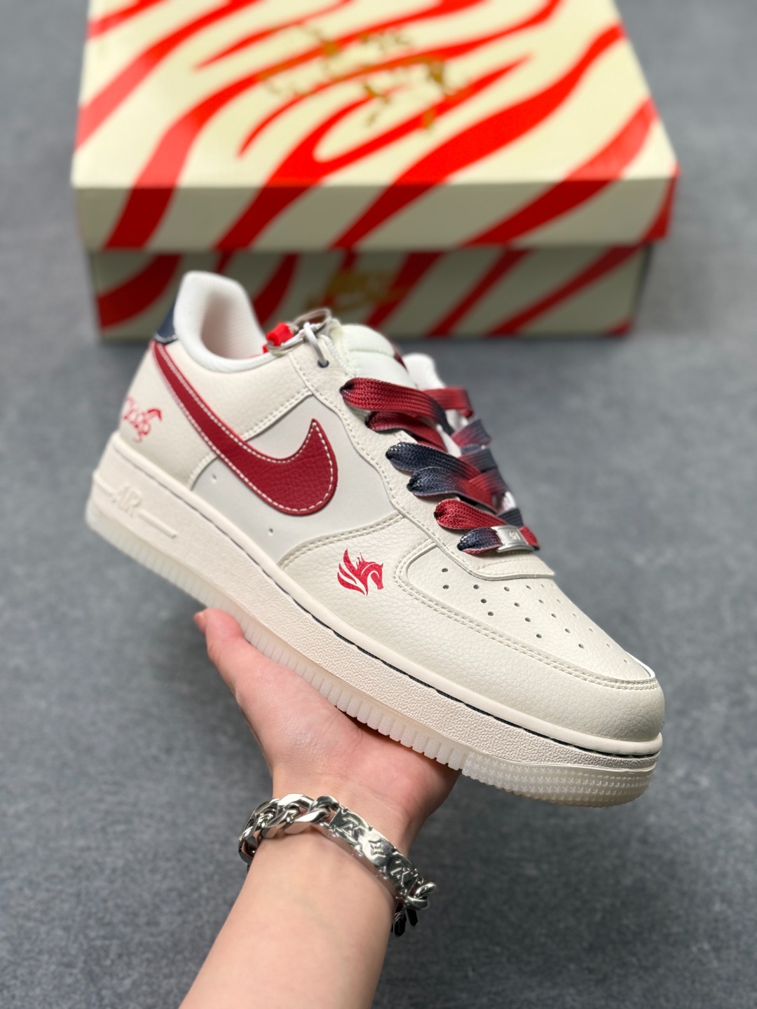 _dCH9s2qZxmG_1_L_70sC1RONhHnHvLedfEfiT6Q