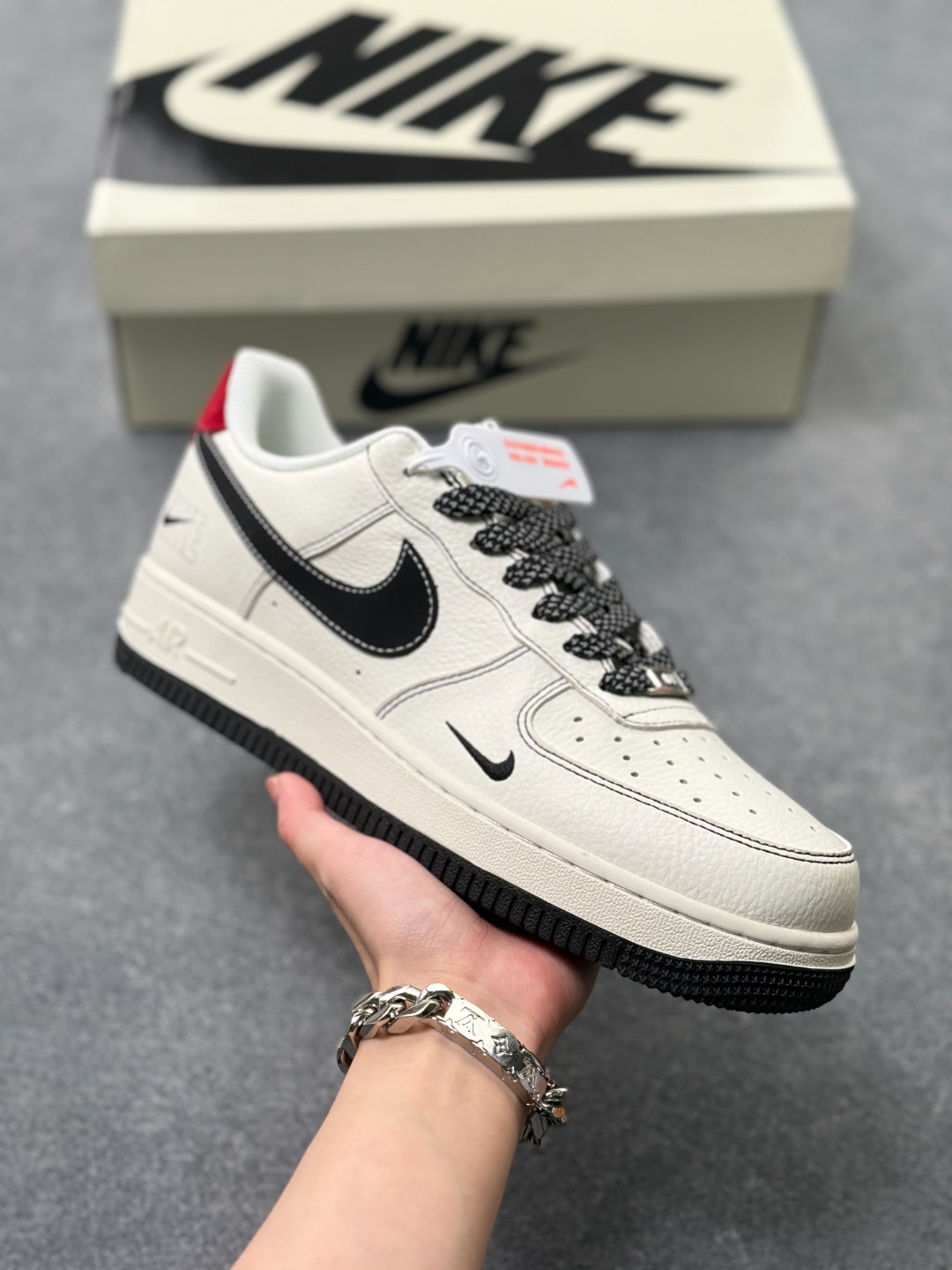 _d_i9sHkeug1QFGQ3Q7ZV-ybSqSlU21bawt-dAVw