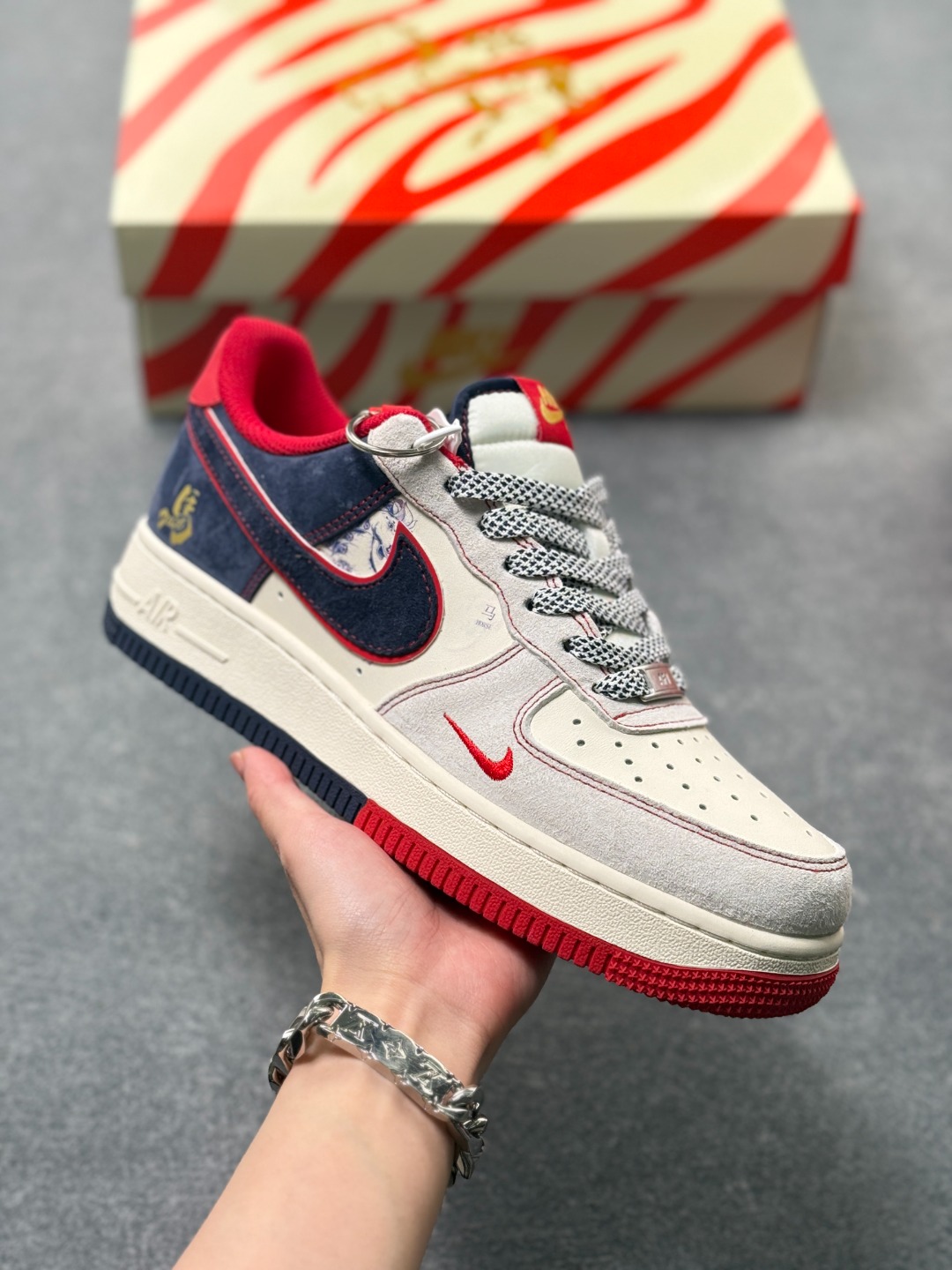 _dic9sDmWYbd17UxyT-XJYd8-WN3svICT5O-tNFA