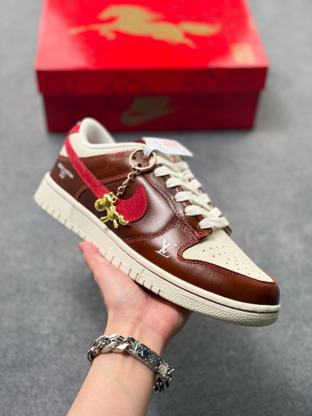 _dsw9sI6MdN_RsiclubscFts5J1HzSrmXeMQV4PA