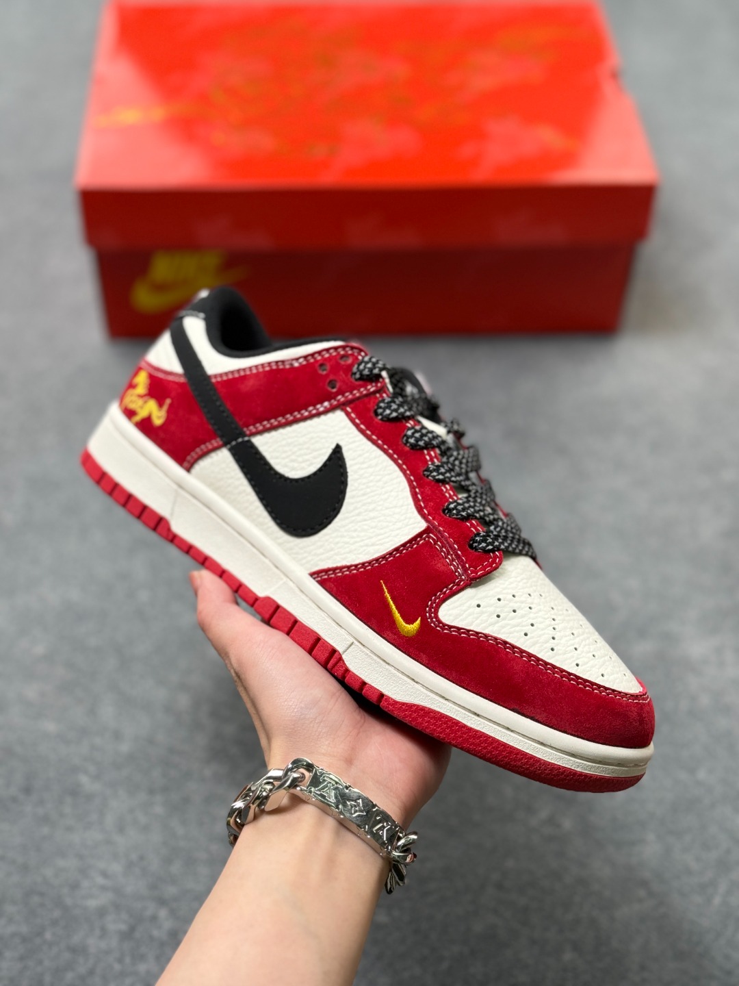 _dnm9str9YmbuC5CyQNjr-TwJzF2-83ZuD3hse-w