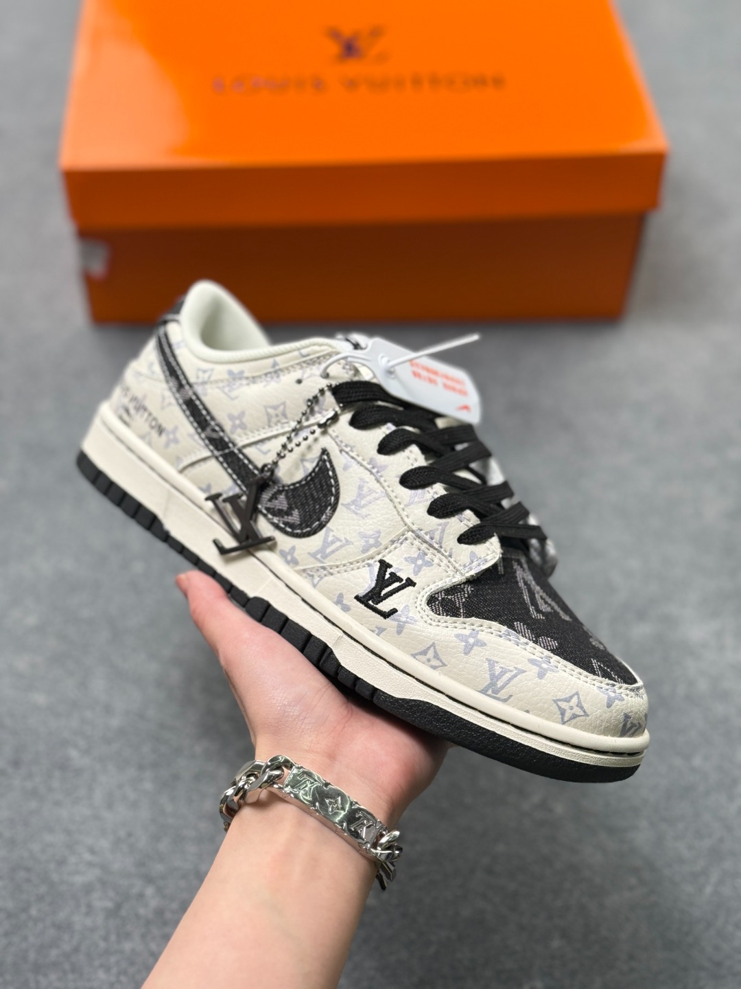 _dxj9sSFHfF8Ry1GdOPdlGRzxSGZ7QSKhsaCUzzA