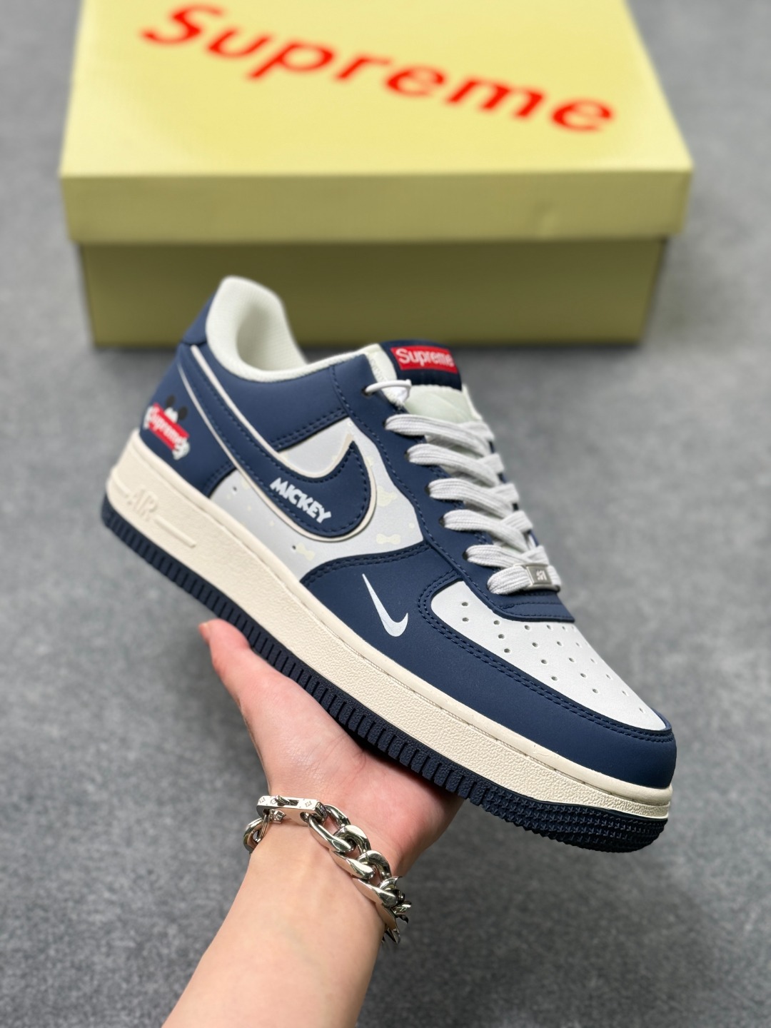 _dlS9senReem-_EvkpFpz3Jx10S6JjpNVmVqeGXQ