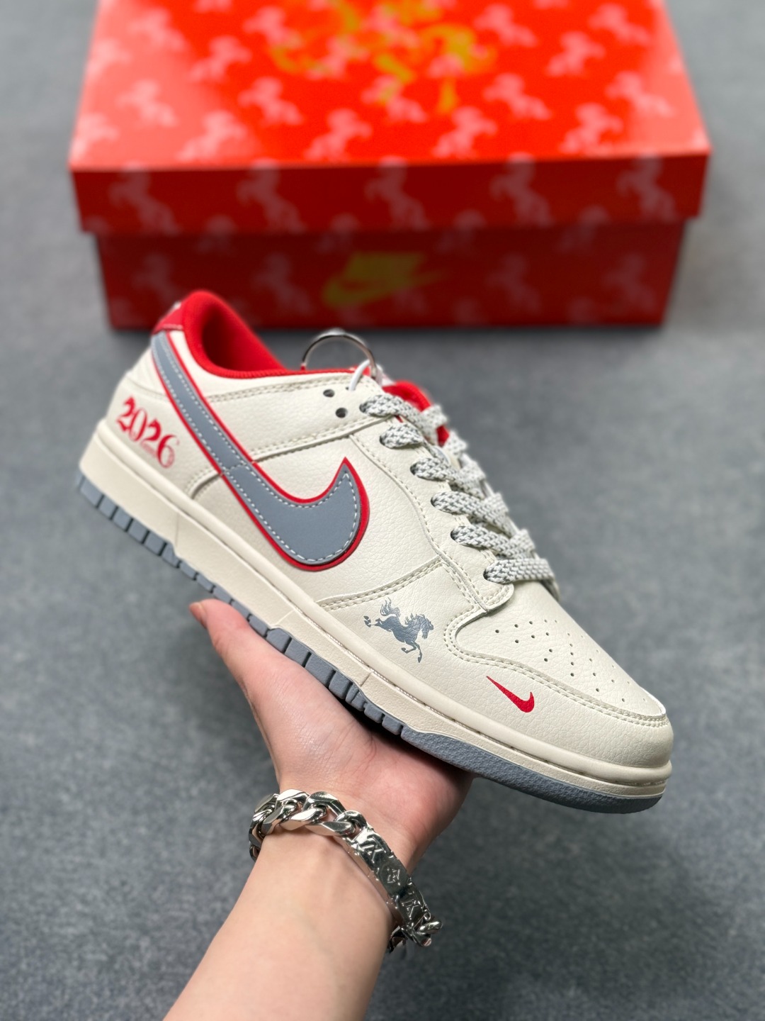 _dv-9slUoWBS_nsopeZvltMS7pl3IXq2jXc9CpUw