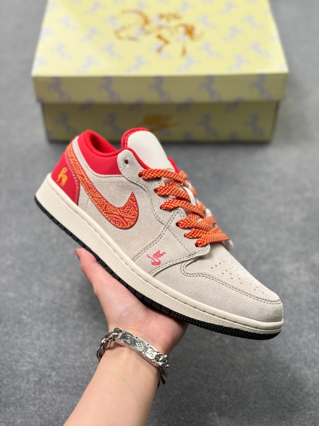 _dfl9s26vS8vrdcduqY-PM657WXN8elLtuJjs0QQ