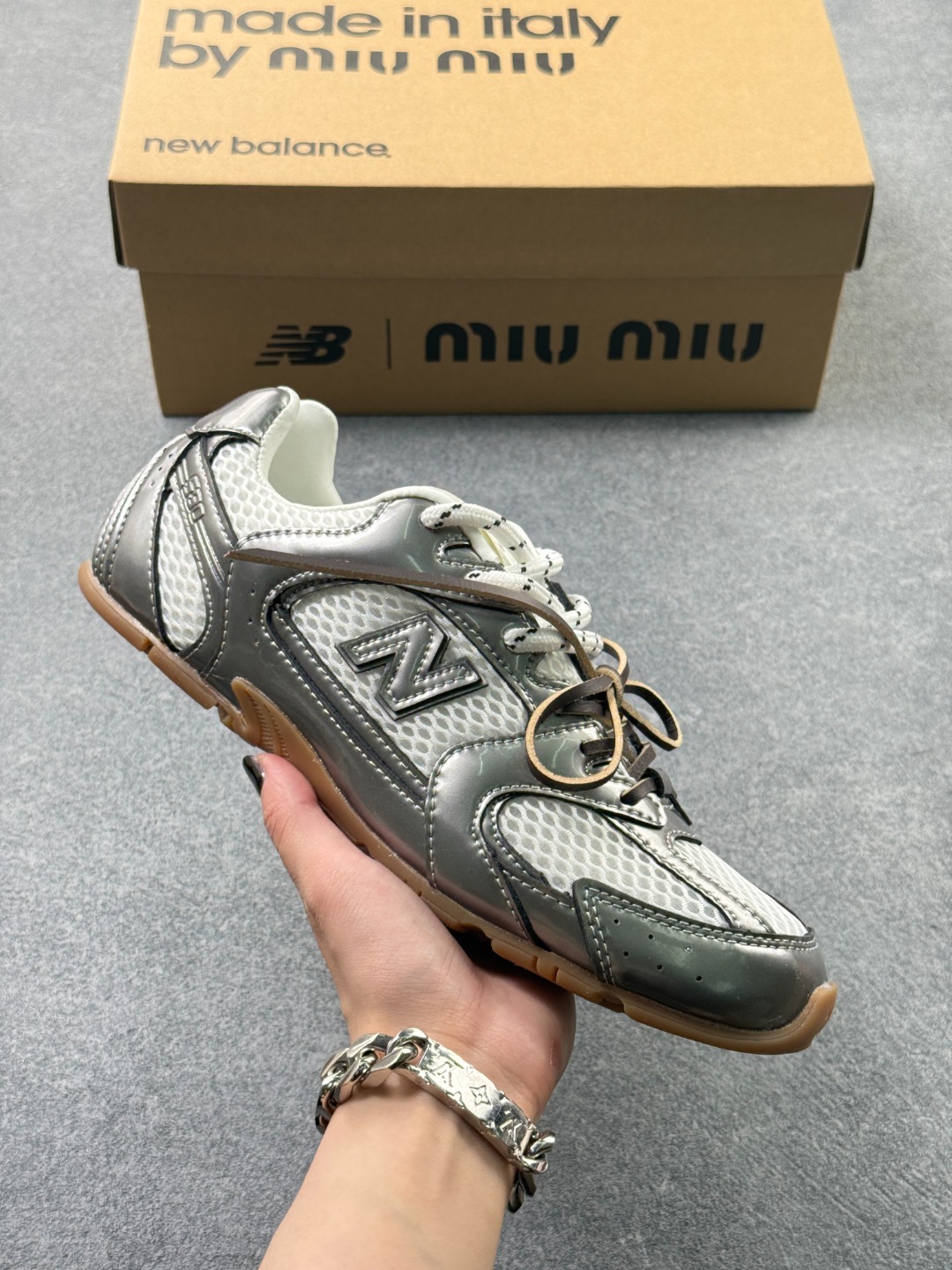 MIU MIU缪缪 × New Balance NB 530 二代 圆头系带 德训鞋 薄底鞋 低帮 生活休闲鞋 液态银色 货号:E3L90F0118FBD05 x78