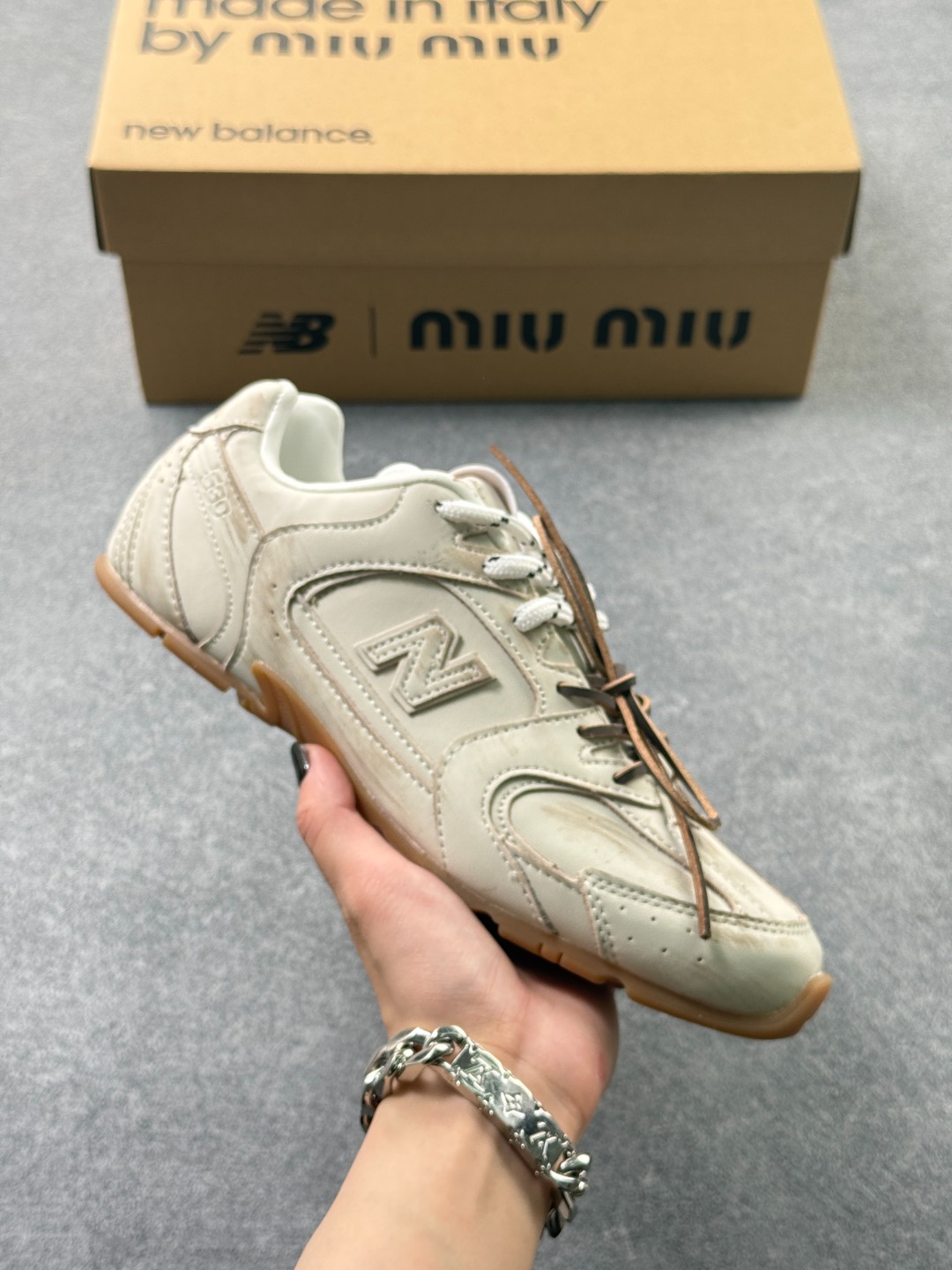 MIU MIU缪缪 × New Balance NB 530 二代 圆头系带 德训鞋 薄底鞋 低帮 生活休闲鞋 液态银色 货号:5E165E 3F33F0009 x78