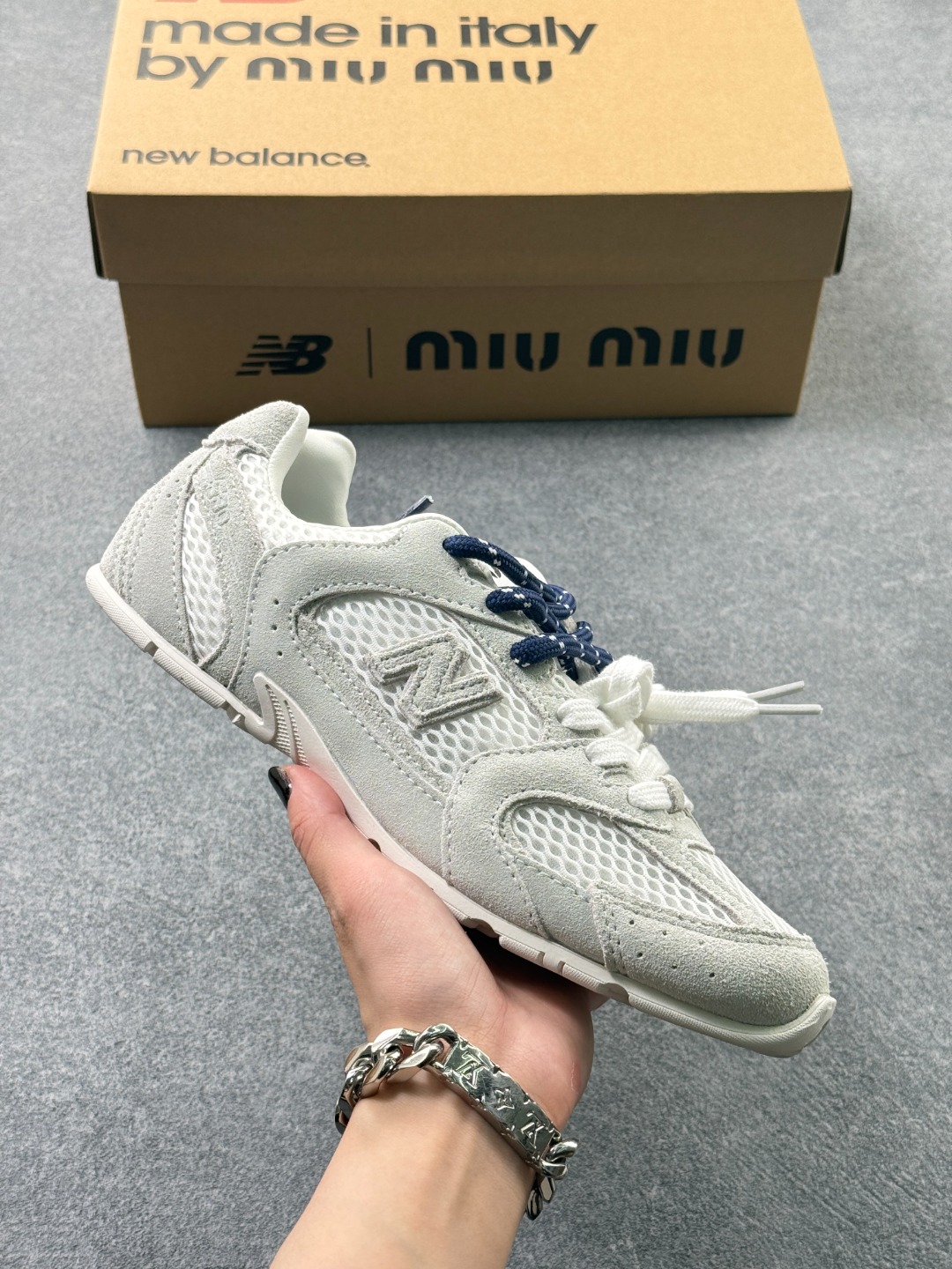 MIU MIU缪缪 × New Balance NB 530 二代 圆头系带 德训鞋 薄底鞋 低帮 生活休闲鞋 液态银色 货号:3D8CF0009FBD05 x78