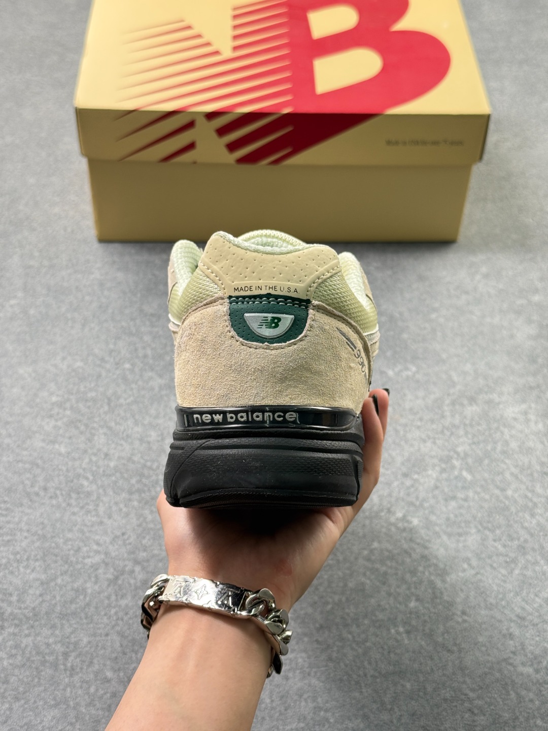 New Balance NB990系列 高端美产复古休闲跑步鞋 U990GB4 #采用台产猪巴革及透气网眼材质 原装6层组合底模精密开发 搭载全新碳素中底 后跟透明TPU水晶装饰条稳固 x78