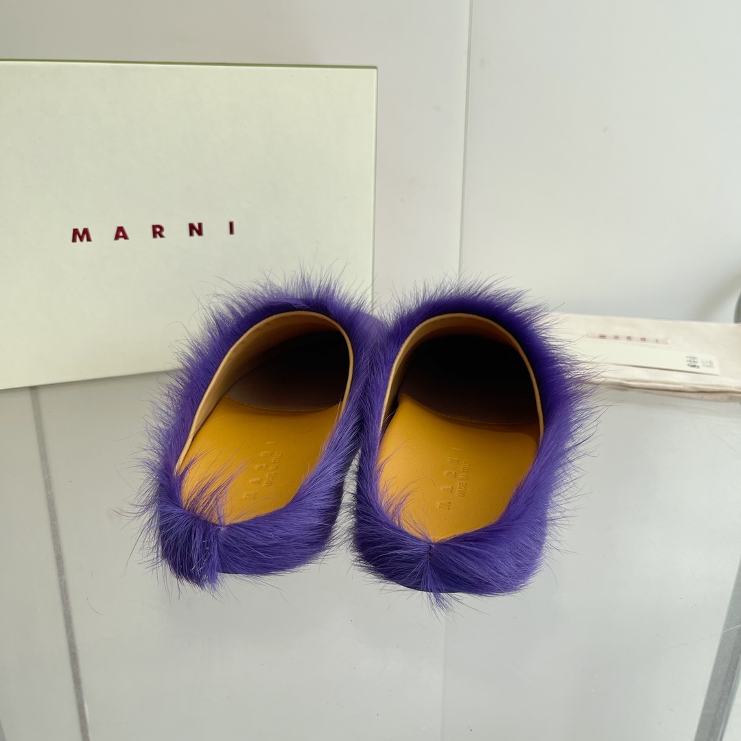 “Female and Male MARNI Sabot Shoes: Beauty, Confidence, and Comfort in Every Step” - 图片 8
