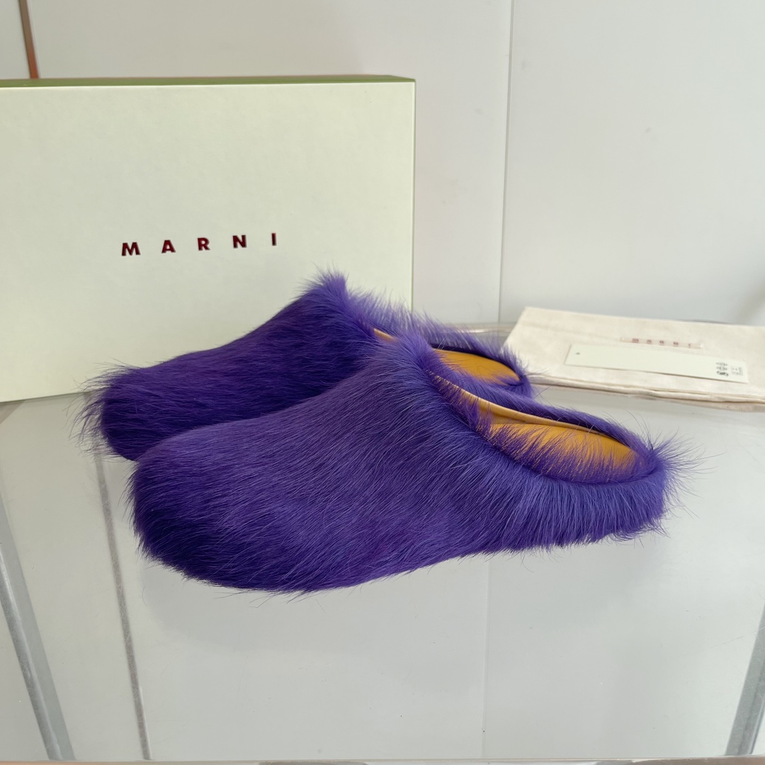 “Female and Male MARNI Sabot Shoes: Beauty, Confidence, and Comfort in Every Step” - 图片 2