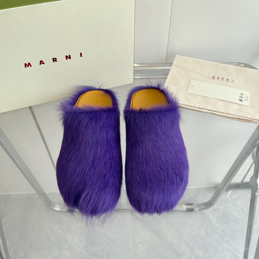 “Female and Male MARNI Sabot Shoes: Beauty, Confidence, and Comfort in Every Step”