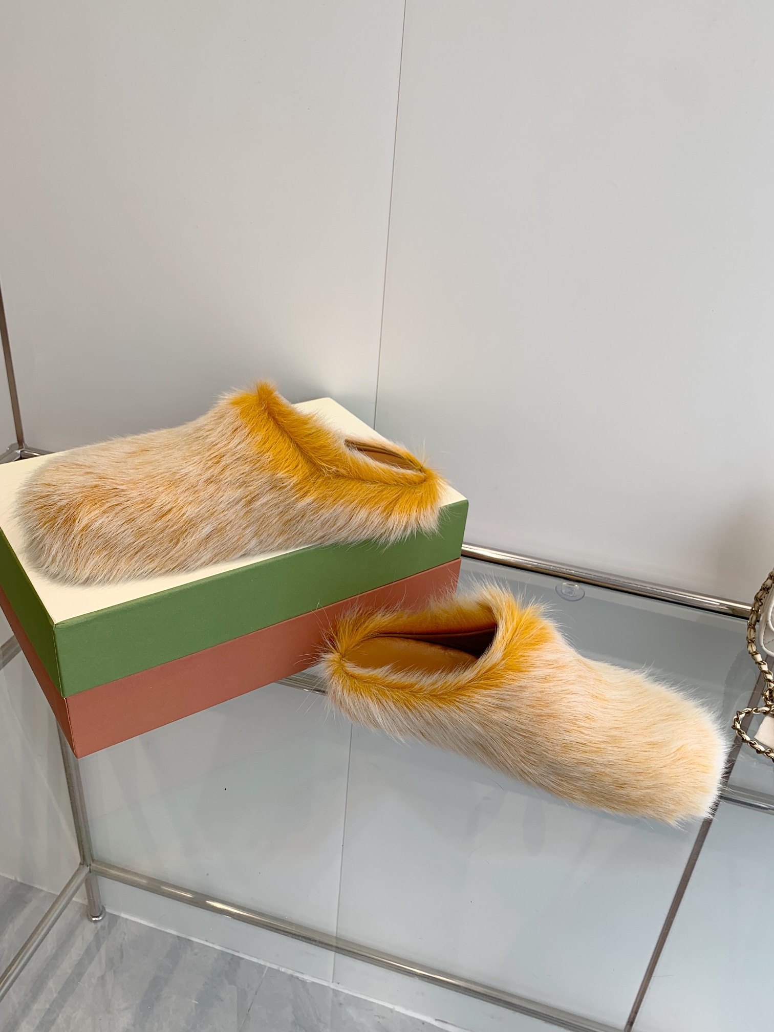 MARNI P672 Female and Male Pony Hair Sabot Shoes: Beauty, Comfort, and Style for All Seasons - 图片 9