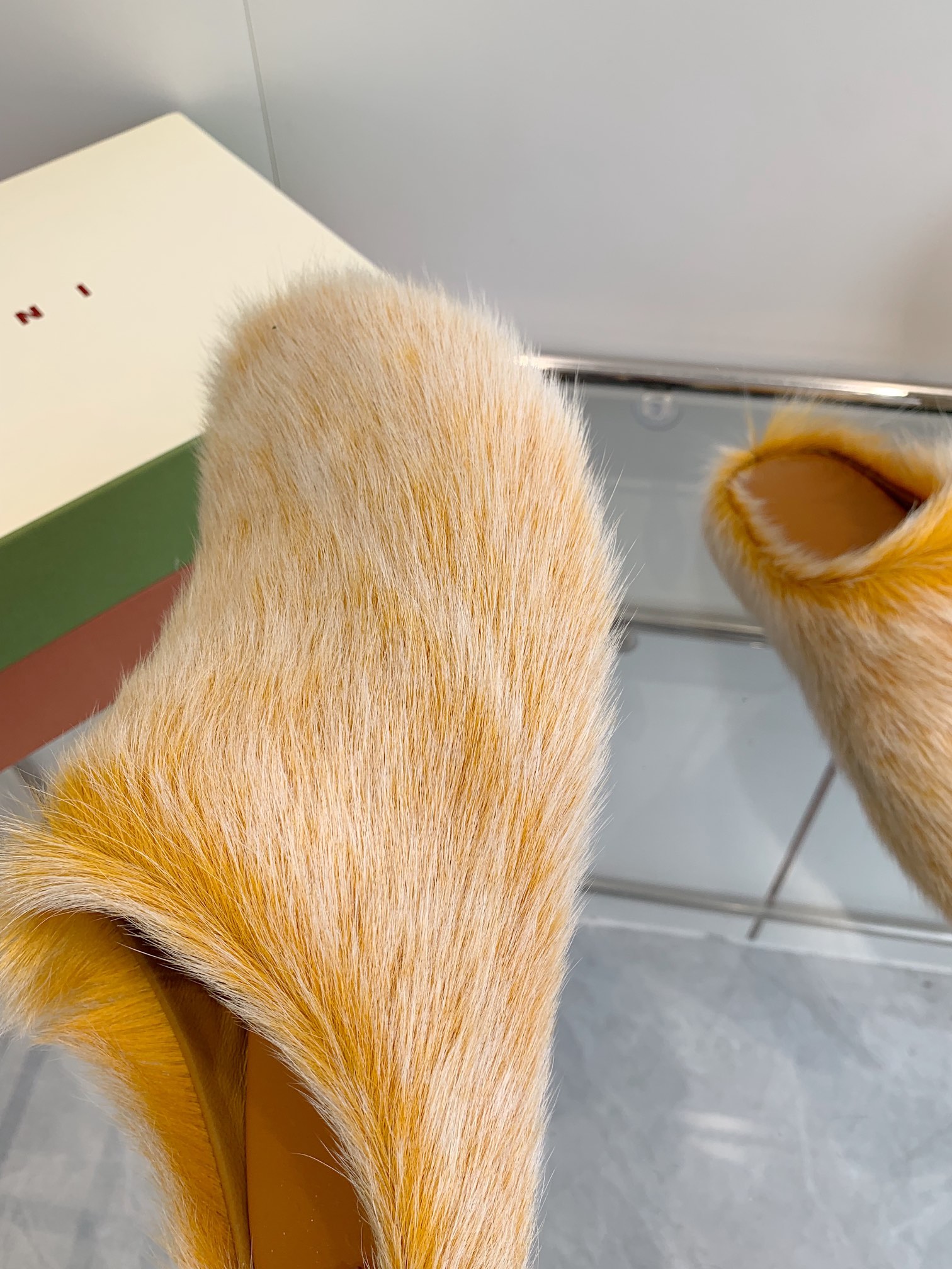 MARNI P672 Female and Male Pony Hair Sabot Shoes: Beauty, Comfort, and Style for All Seasons - 图片 7