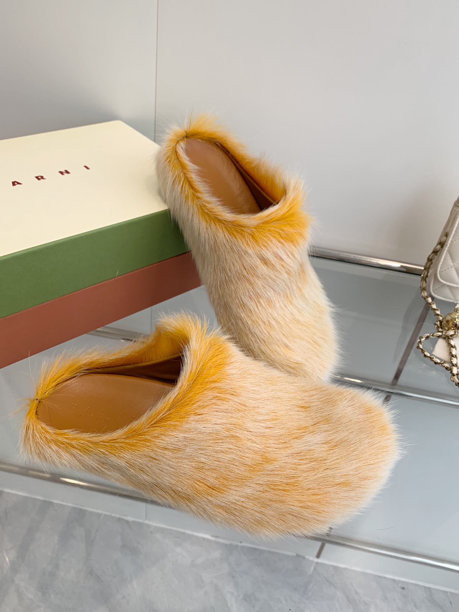 MARNI P672 Female and Male Pony Hair Sabot Shoes: Beauty, Comfort, and Style for All Seasons - 图片 8