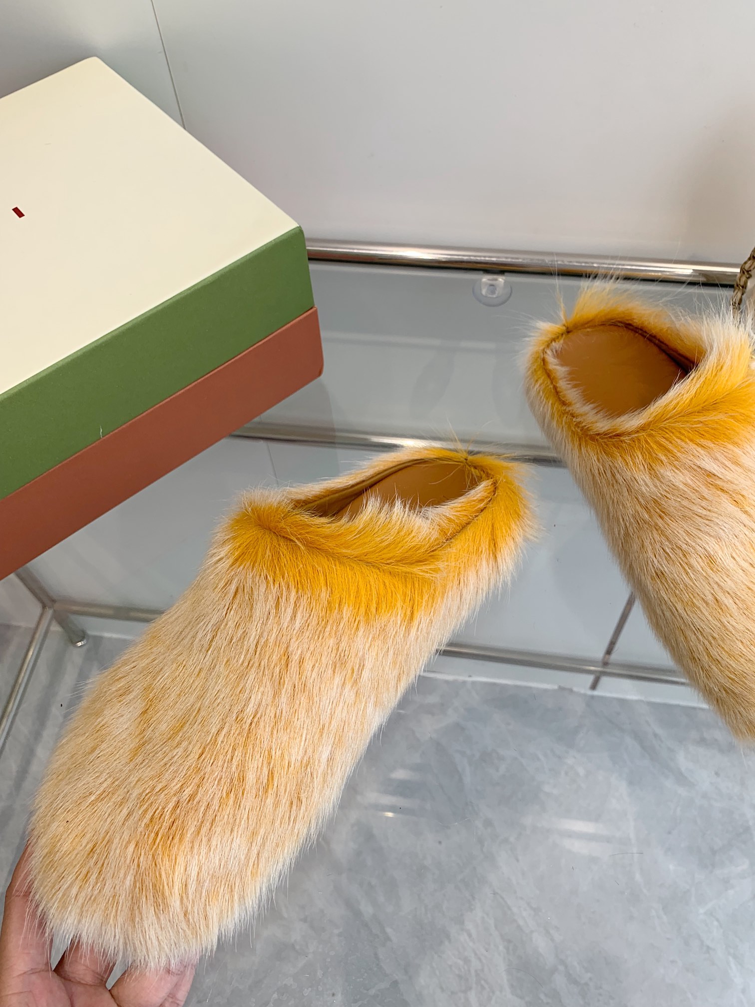 MARNI P672 Female and Male Pony Hair Sabot Shoes: Beauty, Comfort, and Style for All Seasons - 图片 4