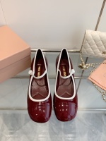 456270 π₯π₯ Miu Miu π₯π₯ Miao Miao SS25 Early Spring Show Nuovo manico Roundhead Mary Zhen Bowlason singolo singolo singolo singolo singolo singolo Single Single Single Single Single Single Single Single Single Simple Simple Bhode Simple Bioies: 3.5cm 35-41 (40 41 personalizzato) 1 456270 π₯π₯ Miu Miu π₯π₯ Miao Miao SS25 Early Spring Show Nuovo manico Roundhead Mary Zhen Bowlason singolo singolo singolo singolo singolo singolo Single Single Single Single Single Single Single Single Single Simple Simple Bhode Simple Bioies: 3.5cm 35-41 (40 41 personalizzato)