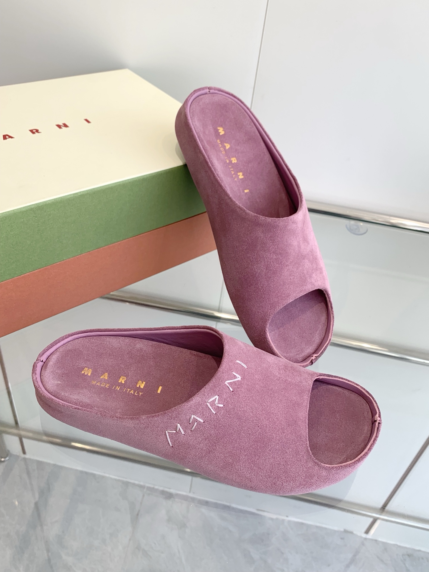 Marni Banana Slipper: Hand-Sewn Logo, High-Sensored Fashion for Women and Men - 图片 8
