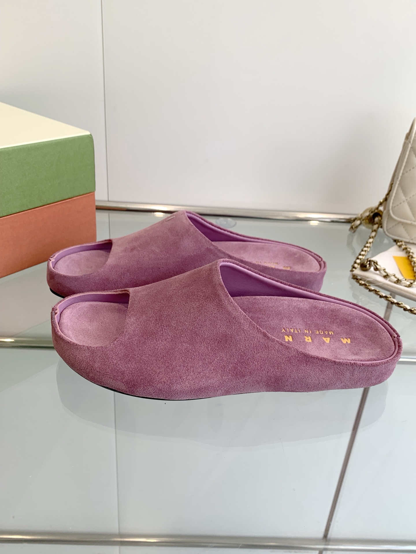 Marni Banana Slipper: Hand-Sewn Logo, High-Sensored Fashion for Women and Men - 图片 2