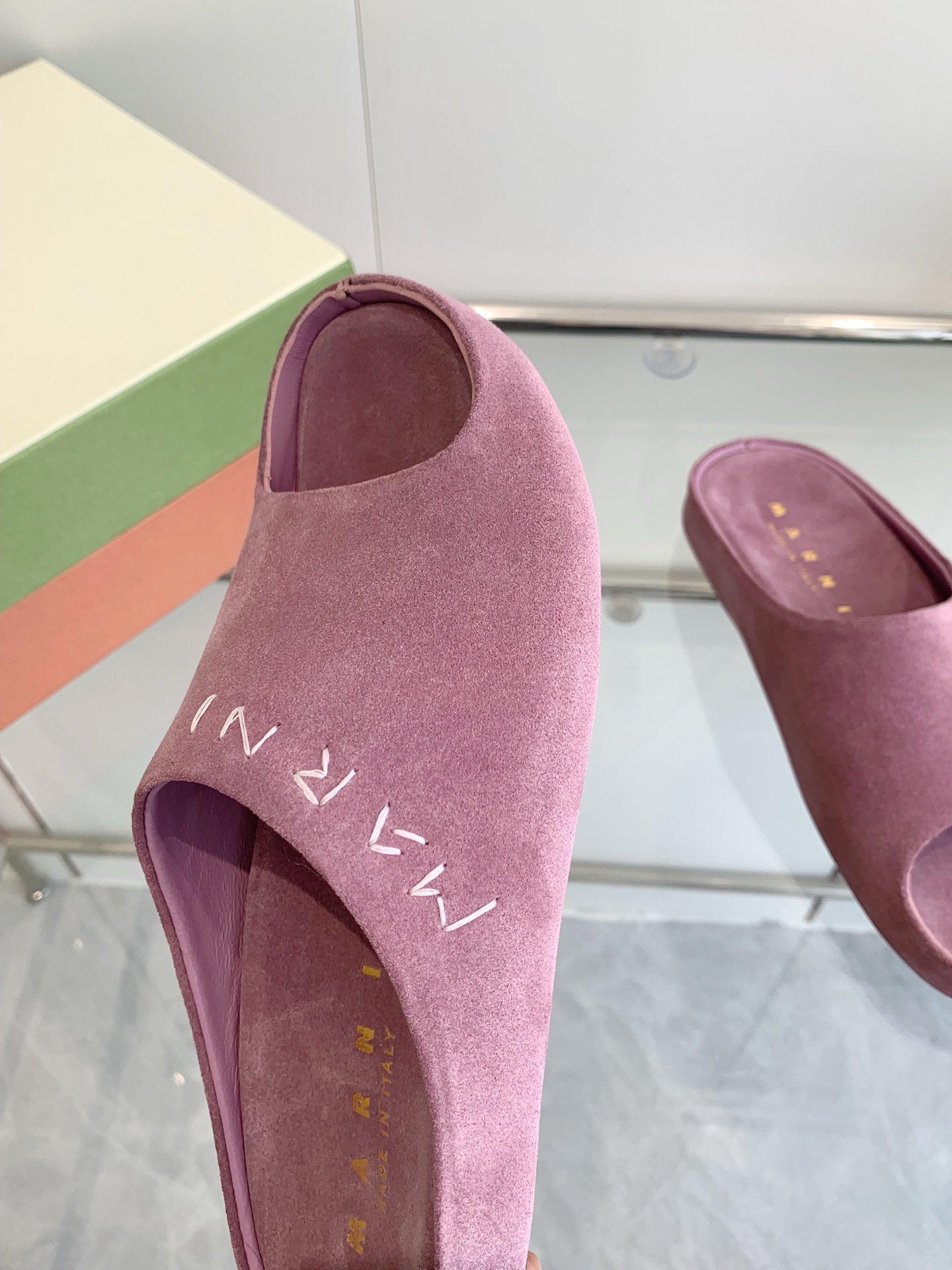 Marni Banana Slipper: Hand-Sewn Logo, High-Sensored Fashion for Women and Men - 图片 7